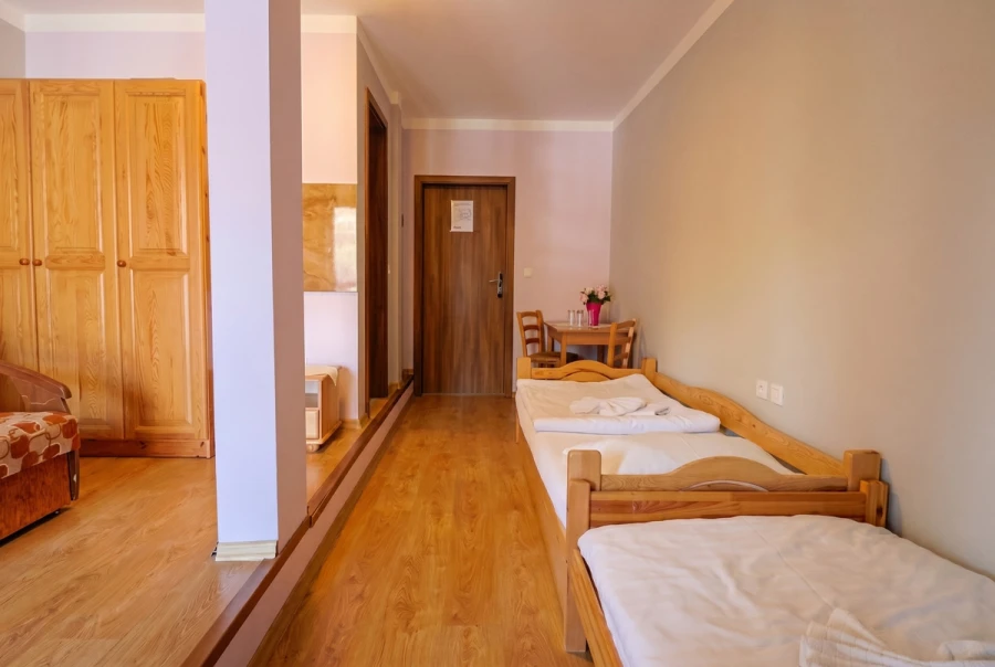 6. Trojlôžková izba
